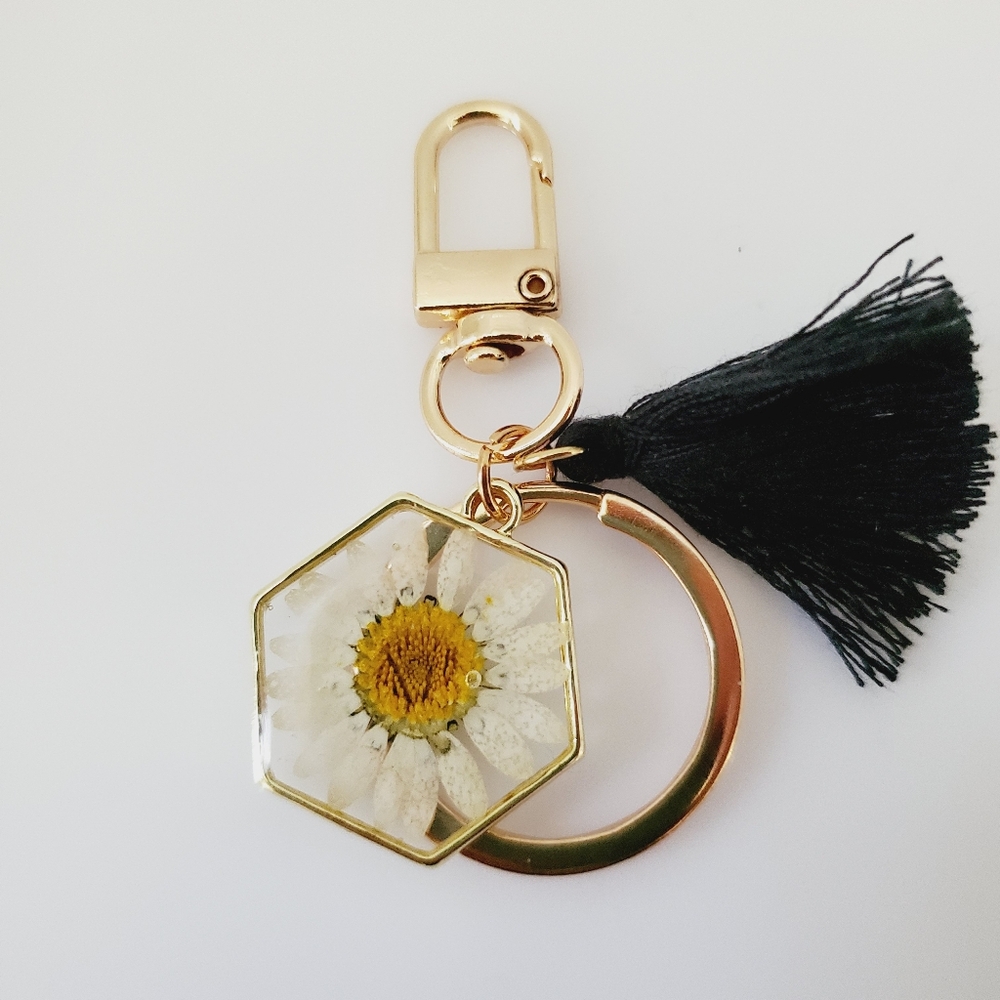 Dried Daisy Bag Charm Key Ring NEW